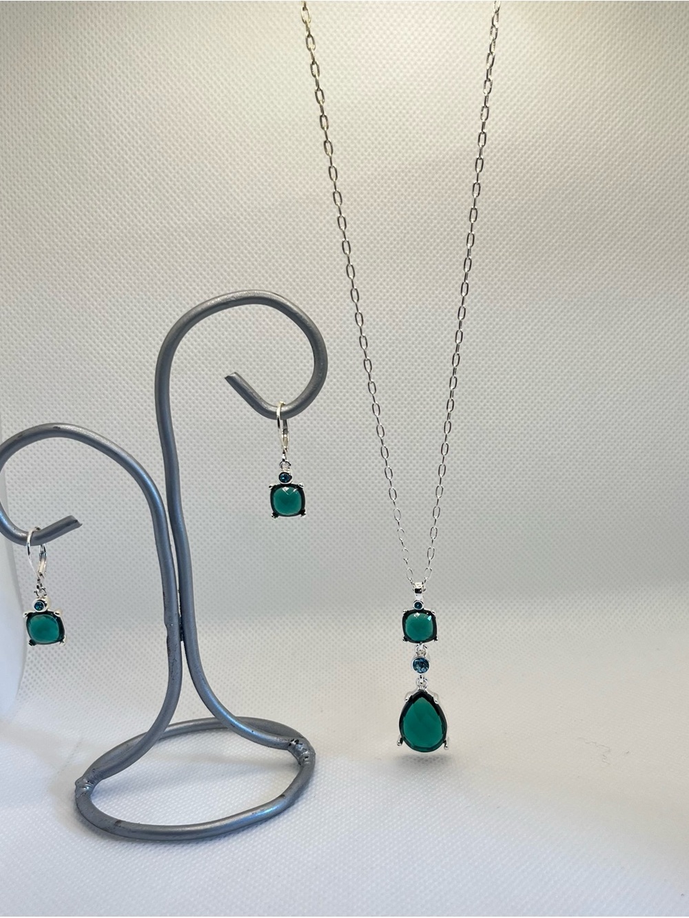 Emerald Green Pendant Necklace & Earrings Set